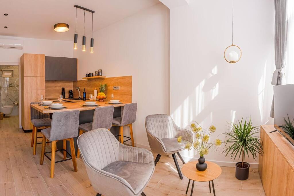 Luksuzni Apartman Ribica U Samom Centru Grada Split Exterior photo